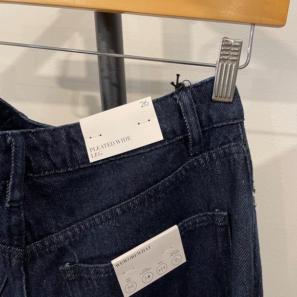 WEWOREWHAT HIGHRISE PLEATED WIDE LEG JEANS RAW WASH - Picture 7 of 9